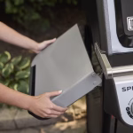 Spirit E-325 Gas Grill - Image 4